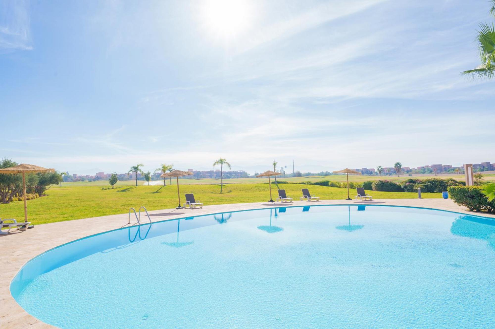 Relax Front Of Golf-atlas *